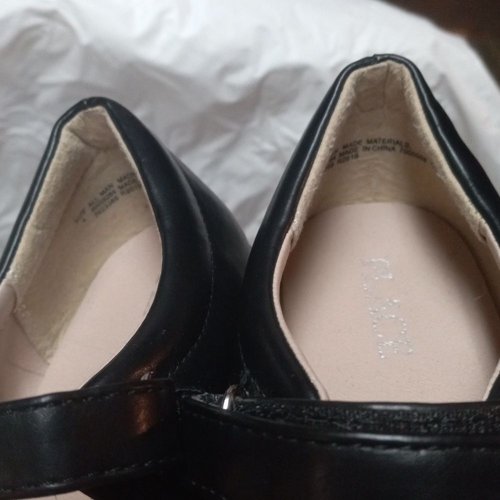 Children's Place Kitty Shoes Size 4 - Picture 13 of 13